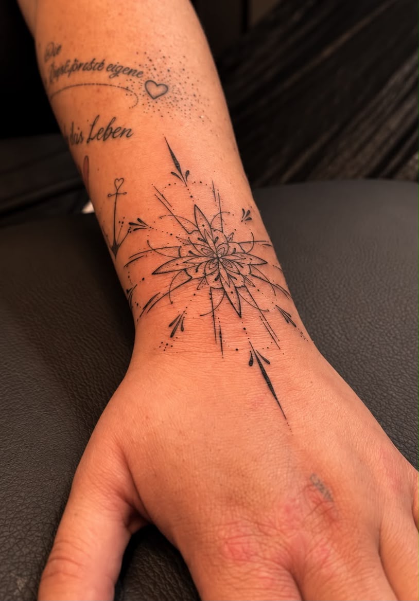 Mandala-Dotwork-Tattoo am Handgelenk
